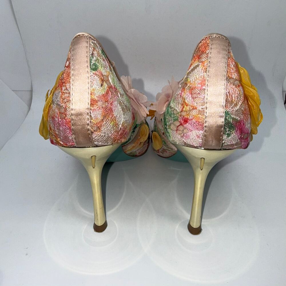 Betsey Johnson Darcy Pump Heels Women's Multicolor Floral 3D Flower Pointed Toe - Picture 2 of 8
